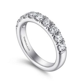 French pave diamond wedding band